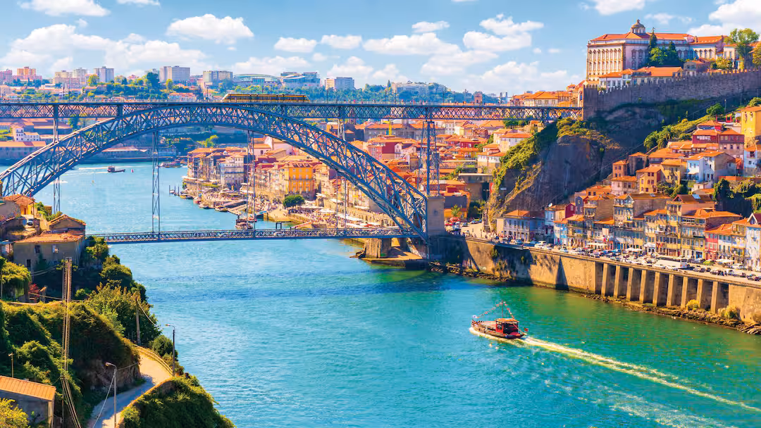 Boats and riverside buildings along Porto's Douro River